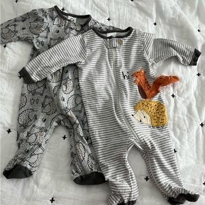 EUC (2) Hedgehog Gerber Footies 0-3M